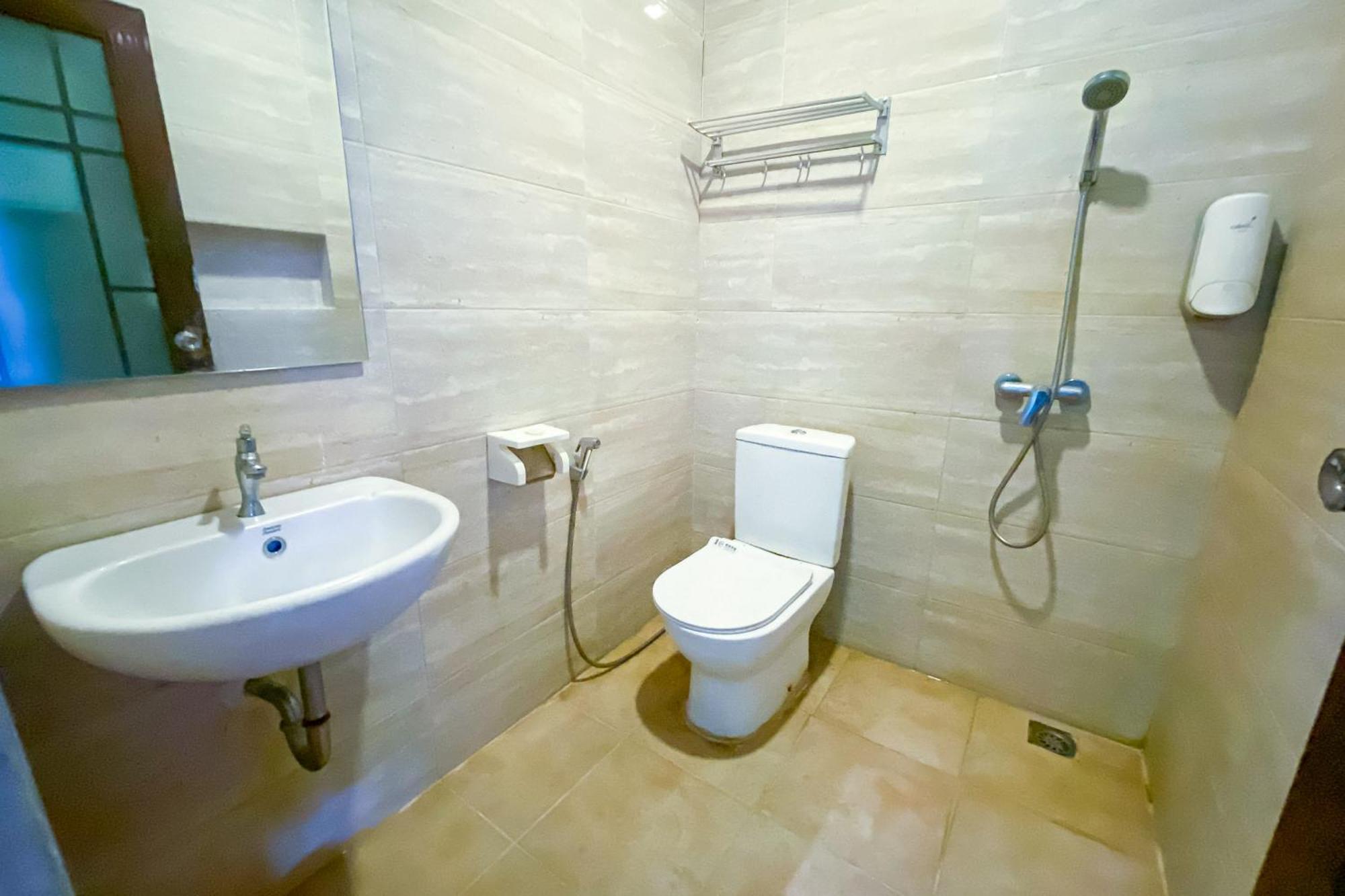 Hotel Reddoorz At Sentosa Jaya Helvetia Medan Esterno foto