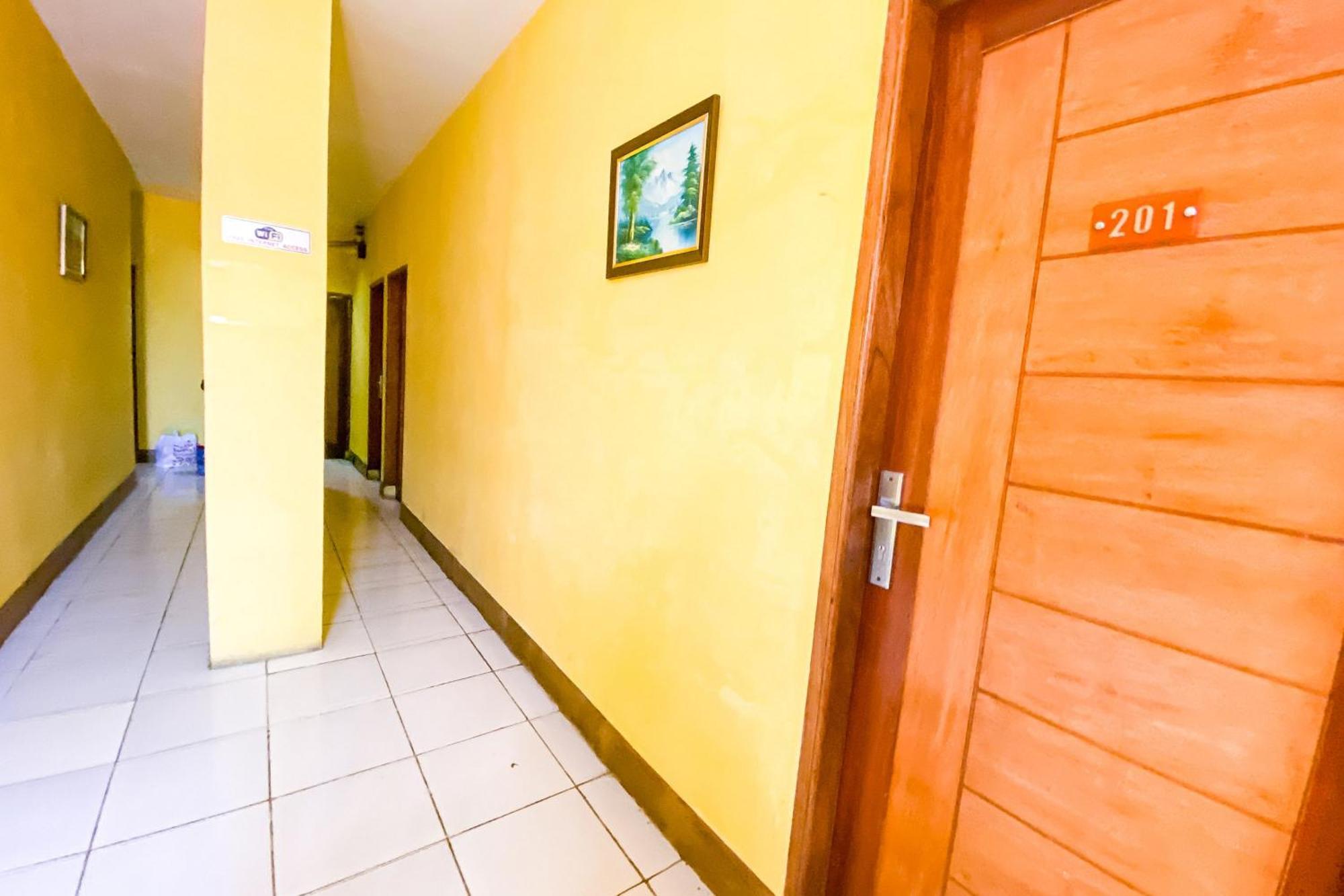 Hotel Reddoorz At Sentosa Jaya Helvetia Medan Esterno foto